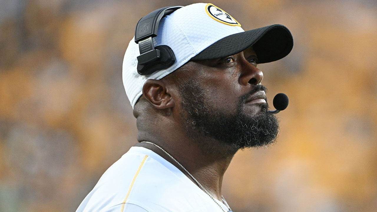 Pittsburgh Steelers head coach Mike Tomlin reacts against the Houston Texans during the second quarter at Acrisure Stadium.