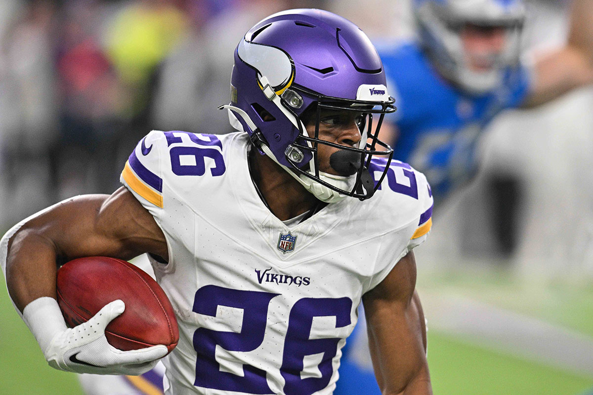 Minnesota Vikings running back Kene Nwangwu (26) returns a kickoff against the Detroit Lions during the game at U.S. Bank Stadium.