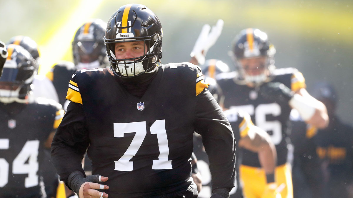 Pittsburgh Steelers guard Nate Herbig (71) takes the field against the Green Bay Packers at Acrisure Stadium.