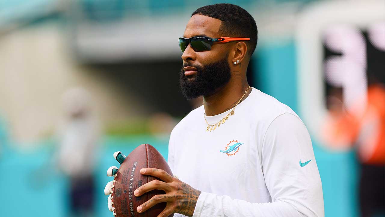 Miami Dolphins wide receiver Odell Beckham Jr. (3) throws the football before preseason game against the Washington Commanders at Hard Rock Stadium.