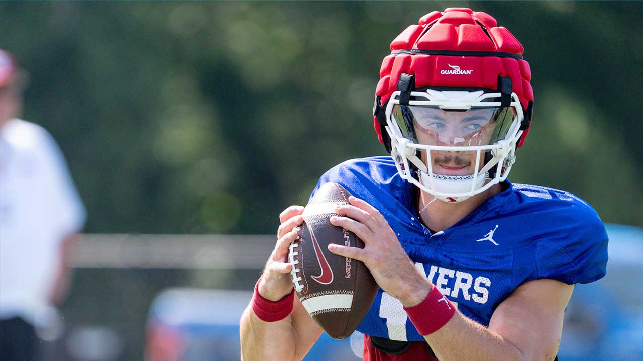 Jackson Arnold (11) runs drills during an Oklahoma football practice in Norman, Okla., on Tuesday, Aug. 13, 2024.