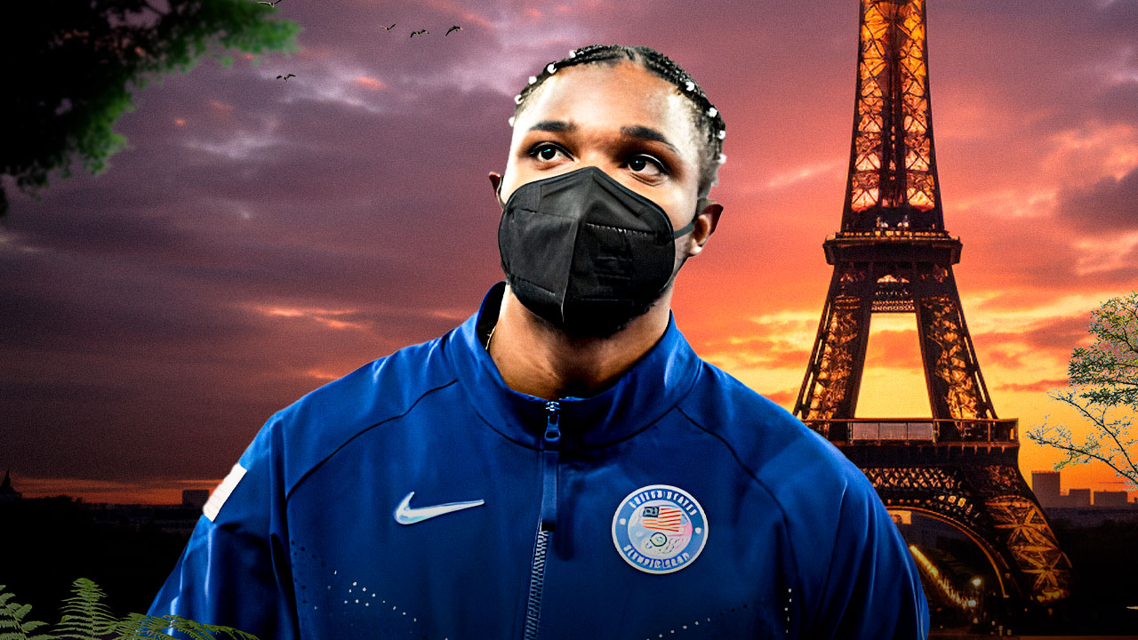 Noah Lyles in the Olympics wearing a mask.
