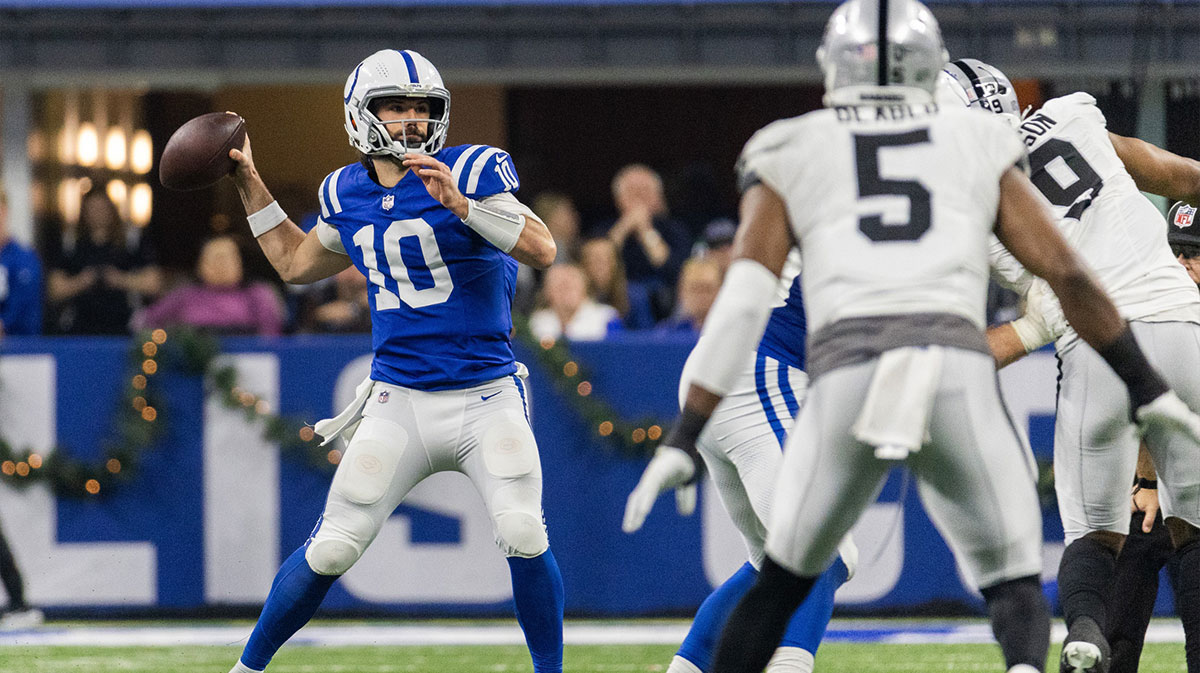 Indianapolis Colts quarterback Gardner Minshew (10) passes the ball in the second half against the Las Vegas Raiders at Lucas Oil Stadium.