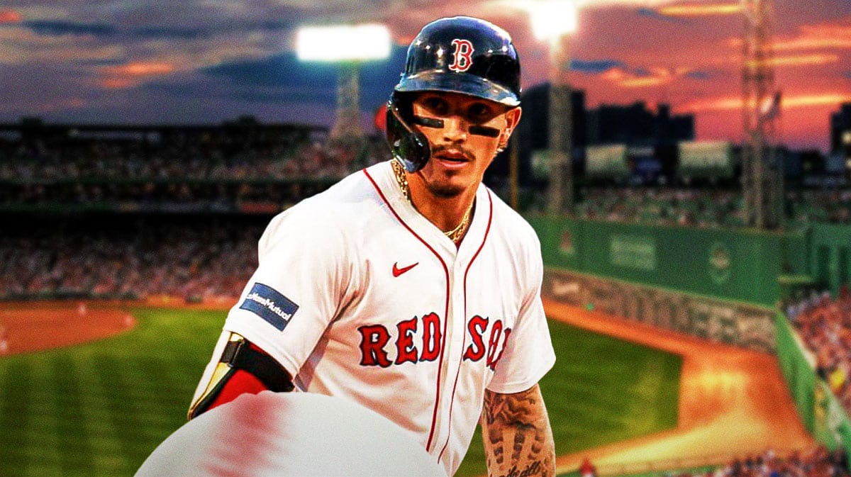 Red Sox outfielder Jarren Duran, Fenway Park in back