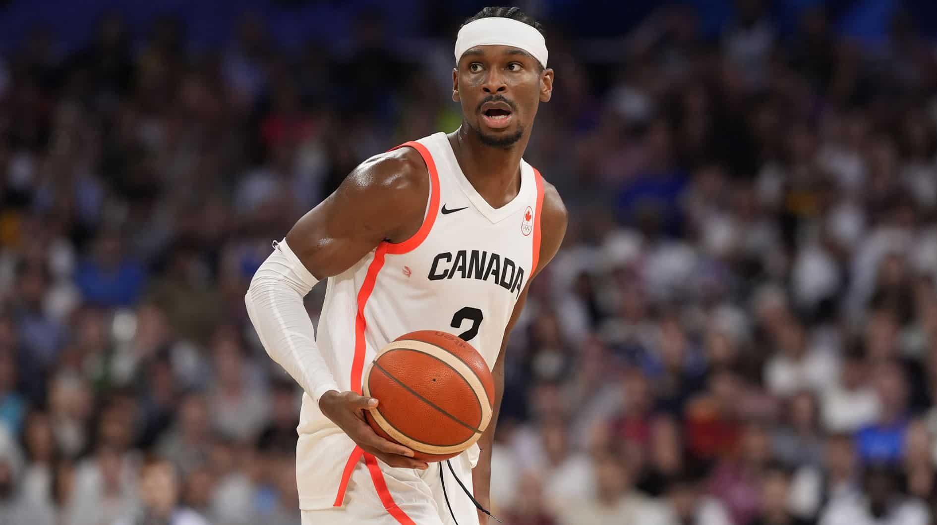 Shai Gilgeous-Alexander (2) controls the ball in the second half against Spain