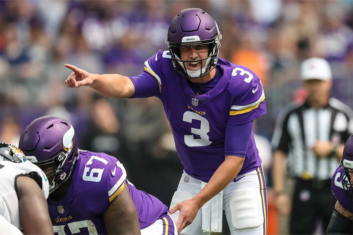 Minnesota Vikings quarterback Trevor Siemian (3) calls a play during the second quarter against Jacksonville Jaguars at U.S. Bank Stadium.