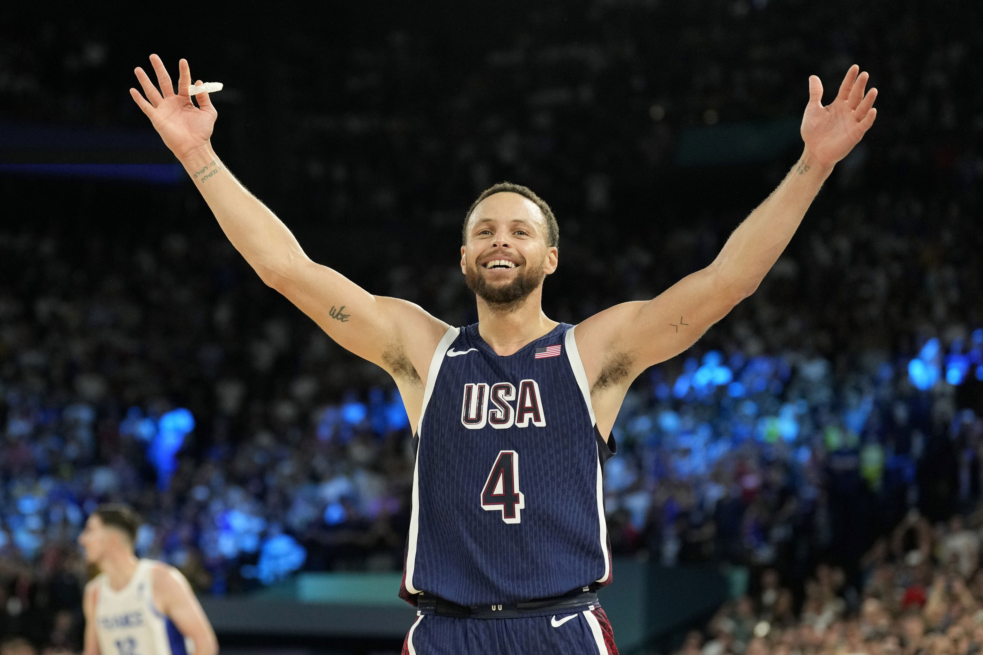 Stephen Curry (4) celebrates in the second half against France