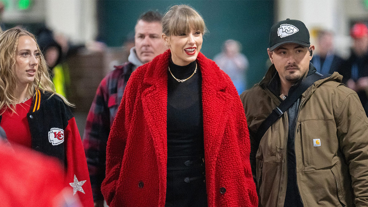 Brittany Mahomes and Taylor Swift at Kansas City Chiefs game against the Green Bay Packers.