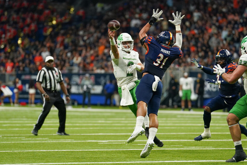 North Texas Mean Green quarterback Austin Aune (2) passes in front of UTSA Roadrunners linebacker Trey Moore (31) in the second half at the Alamodome