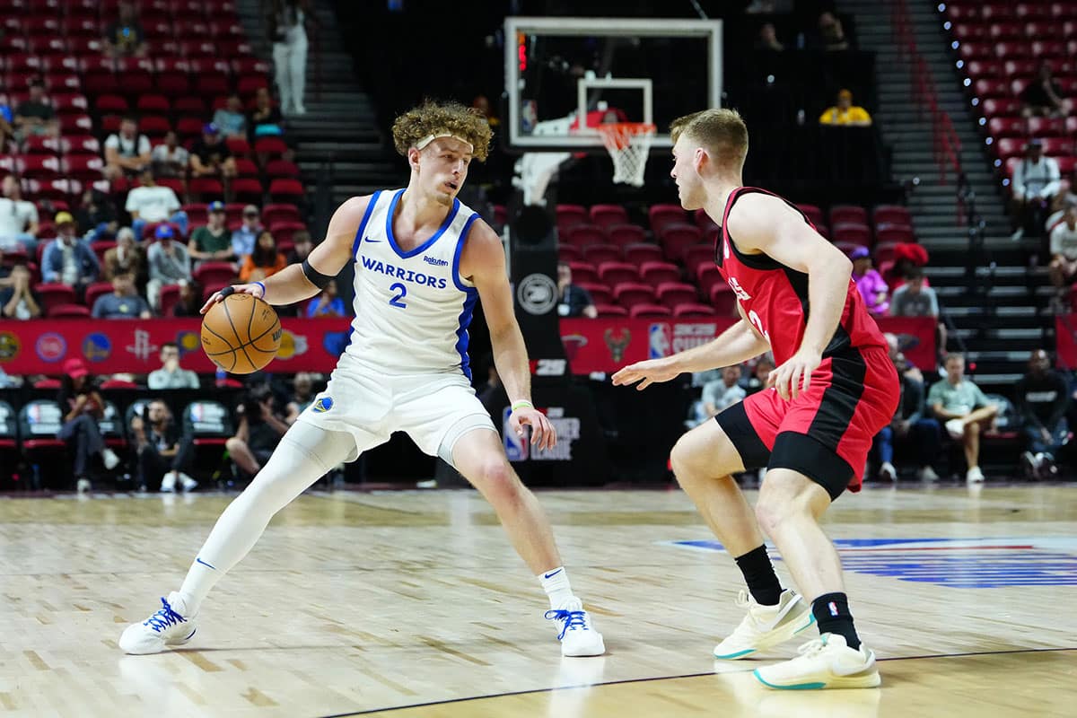 Golden State Warriors guard Brandin Podziemski (2) dribbles against Chicago Bulls forward Marcus Domask (22) during the fourth quarter at Thomas & Mack Center.