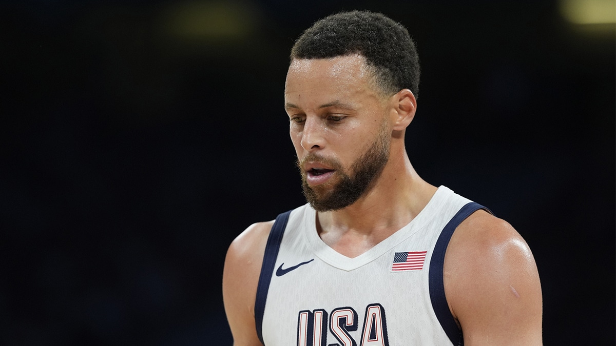  United States shooting guard Stephen Curry (4) in the first quarter against South Sudan during the Paris 2024 Olympic Summer Games at Stade Pierre-Mauroy
