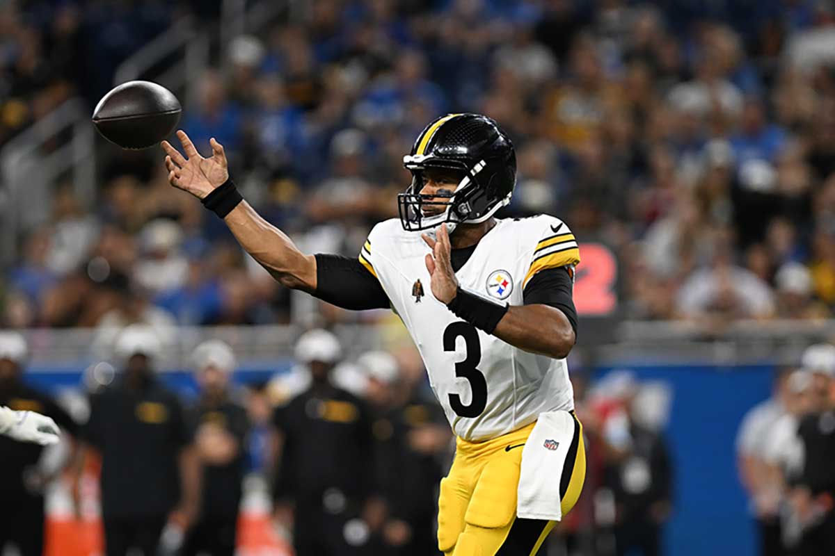 Pittsburgh Steelers quarterback Russell Wilson (3) throws a pass against the Detroit Lions in the first quarter at Ford Field.