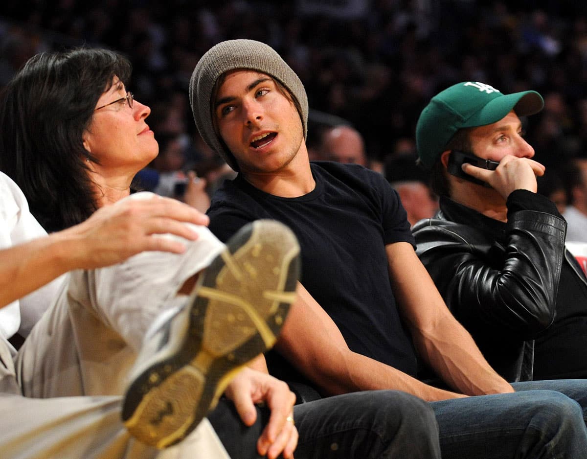 Zac Efron at a Los Angeles Lakers game in 2009.