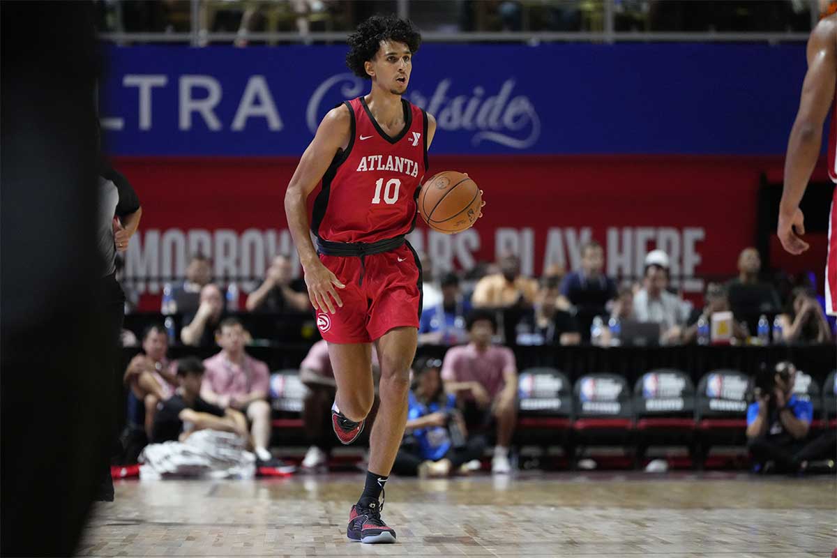 Atlanta Hawks forward Zaccharie Risacher (10) dribbles the ball against the Washington Wizards during the first half at Thomas & Mack Center. 