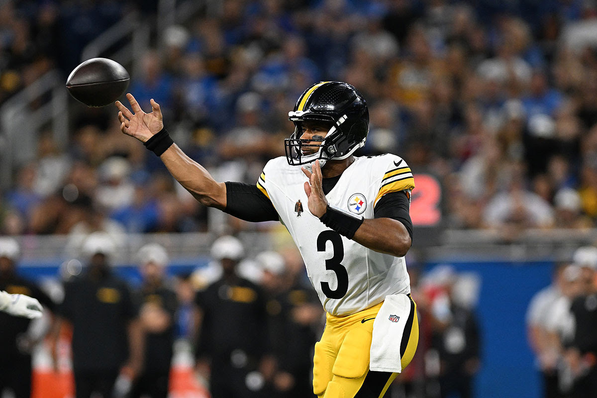 Pittsburgh Steelers quarterback Russell Wilson (3) throws a pass against the Detroit Lions in the first quarter at Ford Field.