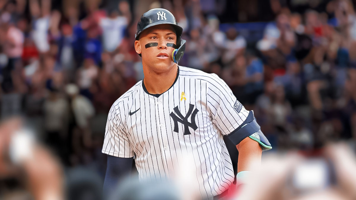 Yankees OF Aaron Judge with Texas Rangers fans in the background