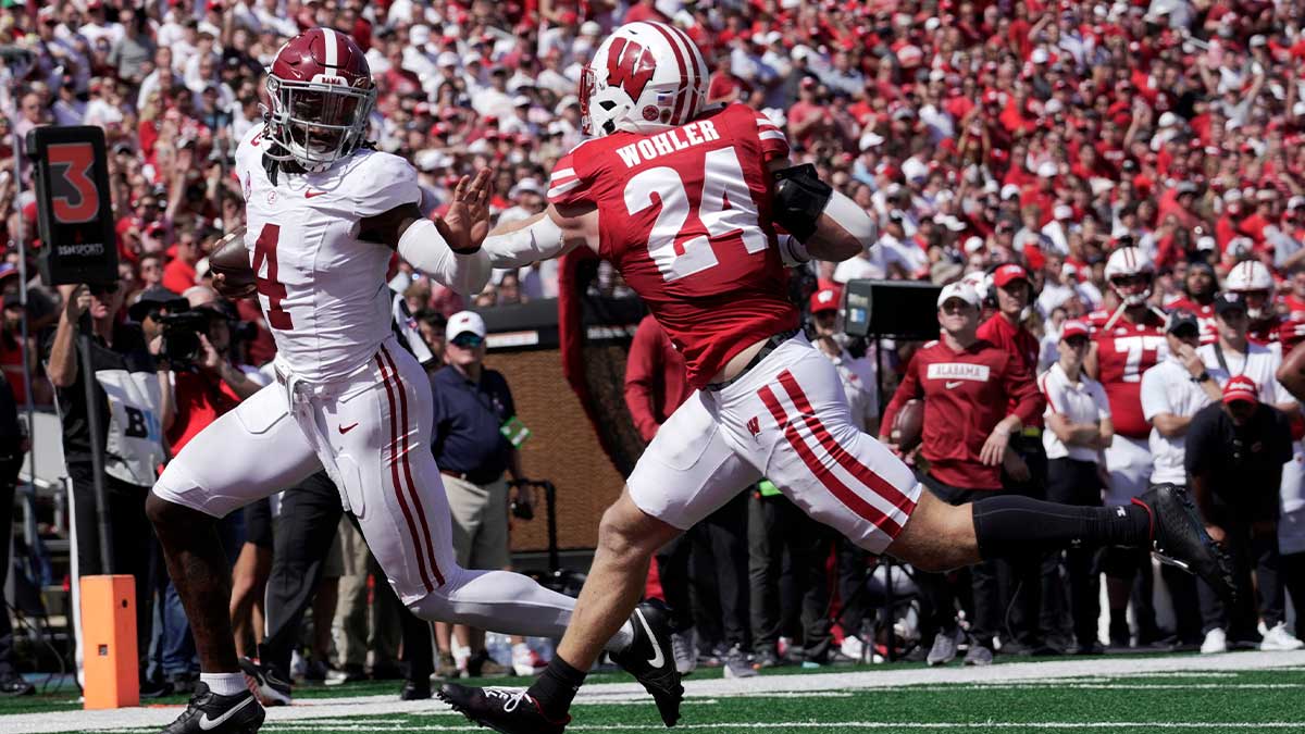 Alabama dismantles Wisconsin 42-10