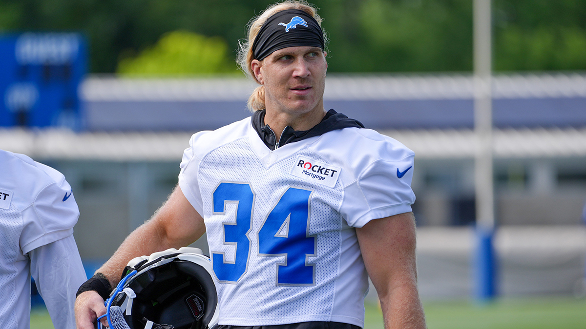 Lions' Alex Anzalone suffers concussion in Buccaneers loss