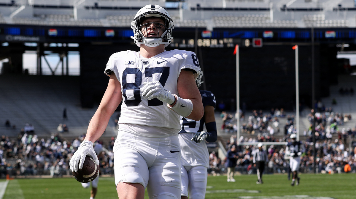 Apr 13, 2024; University Park, PA, USA; Penn State Nittany Lions tight end Andrew Rappleyea (87) runs the ball into the end zone for a touchdown during the fourth quarter of the Blue White spring game at Beaver Stadium. The White team defeated the Blue team 27-0.