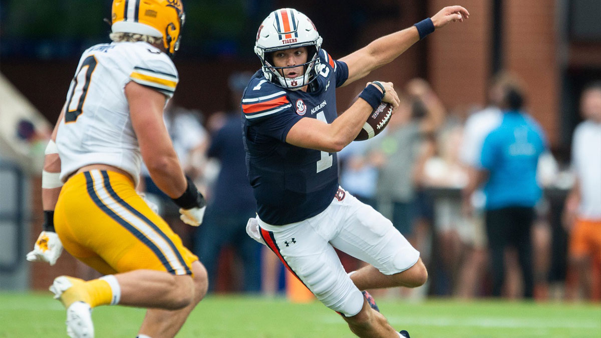 Auburn Tigers quarterback Payton Thorne (1) runs the ball as Auburn Tigers take on California Golden Bears at Jordan-Hare Stadium in Auburn, Ala., on Saturday, Sept. 7, 2024. California Golden Bears defeated Auburn Tigers 21-14.