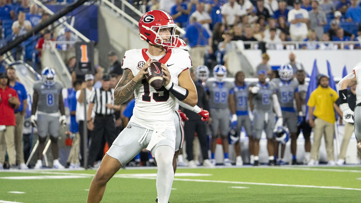 Georgia Bulldogs quarterback Carson Beck (15) looks for an open teammate during the second quarter against the Kentucky Wildcats at Kroger Field.