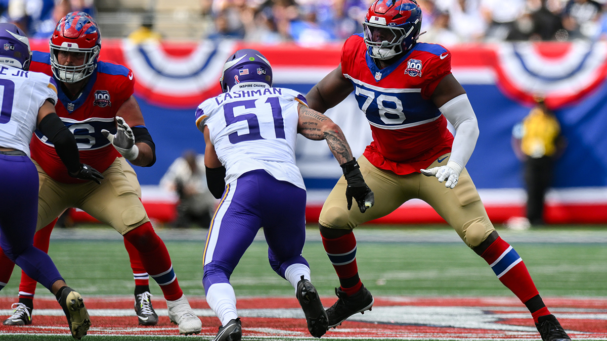 New York Giants offensive tackle Andrew Thomas (78) pass protects against Minnesota Vikings linebacker Blake Cashman (51) during the second half at MetLife Stadium.