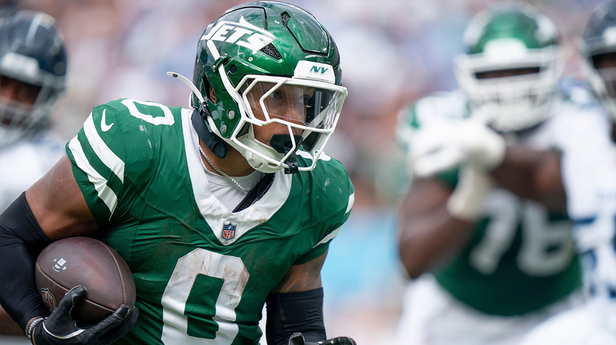 New York Jets running back Braelon Allen (0) runs for a touchdown against the Tennessee Titans during their game at Nissan Stadium in Nashville, Tenn.