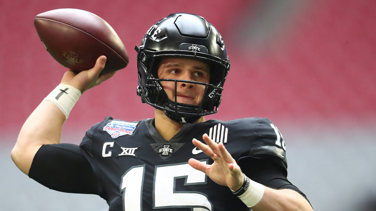 Iowa State Cyclones quarterback Brock Purdy (15) against the Oregon Ducks during the Fiesta Bowl at State Farm Stadium.