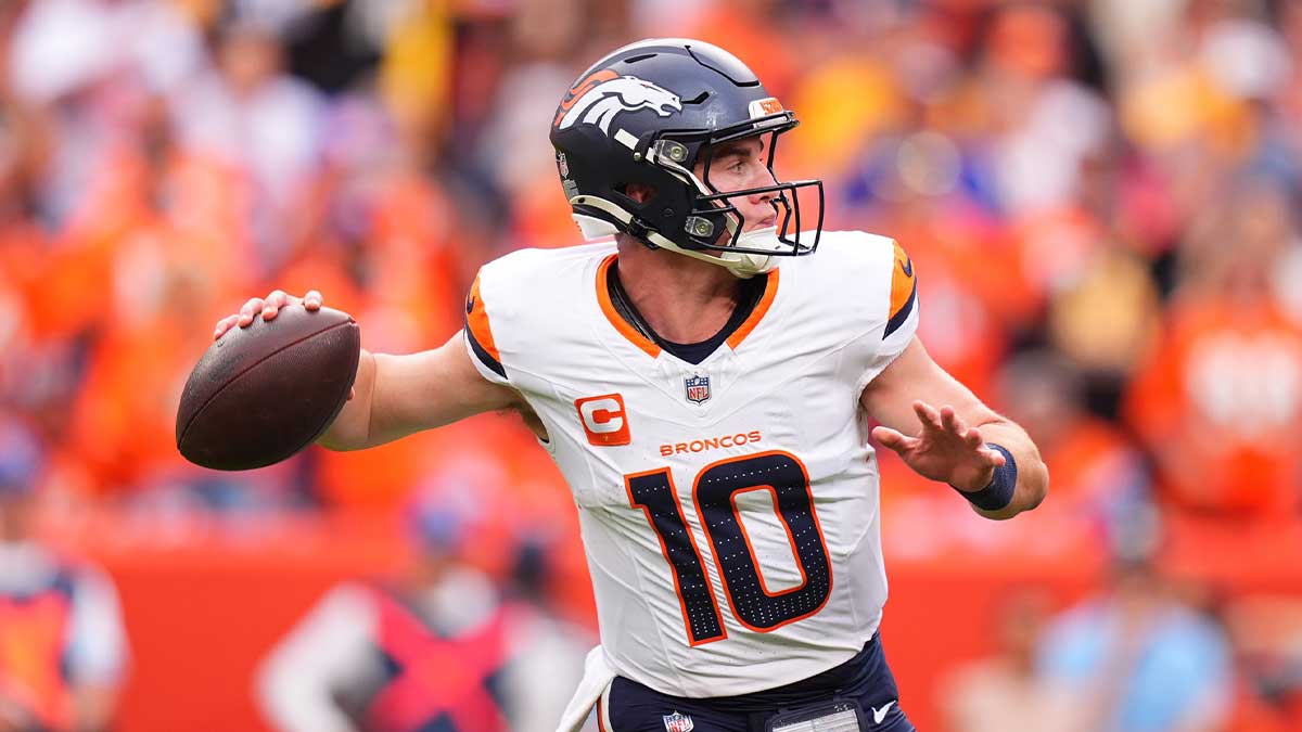 Broncos quarterback Bo Nix (10) prepares to pass in the second half against the Pittsburgh Steelers at Empower Field at Mile High. 