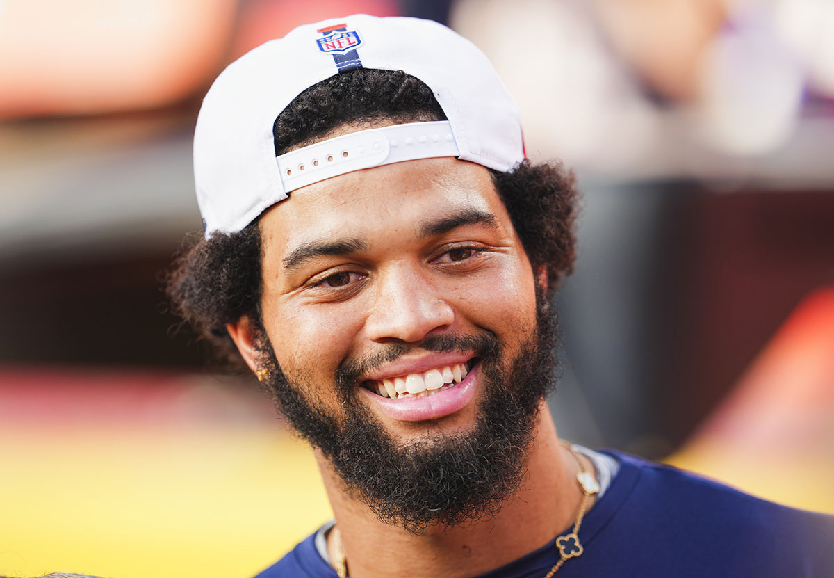 Chicago Bears quarterback Caleb Williams (18) prior to a game against the Kansas City Chiefs at GEHA Field at Arrowhead Stadium. 