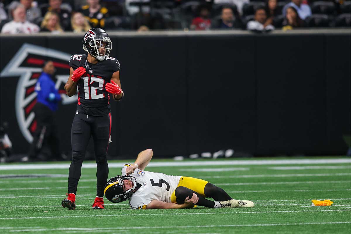 Atlanta Falcons wide receiver KhaDarel Hodge (12) looks at Pittsburgh Steelers punter Cameron Johnston (5) in the fourth quarter at Mercedes-Benz Stadium.