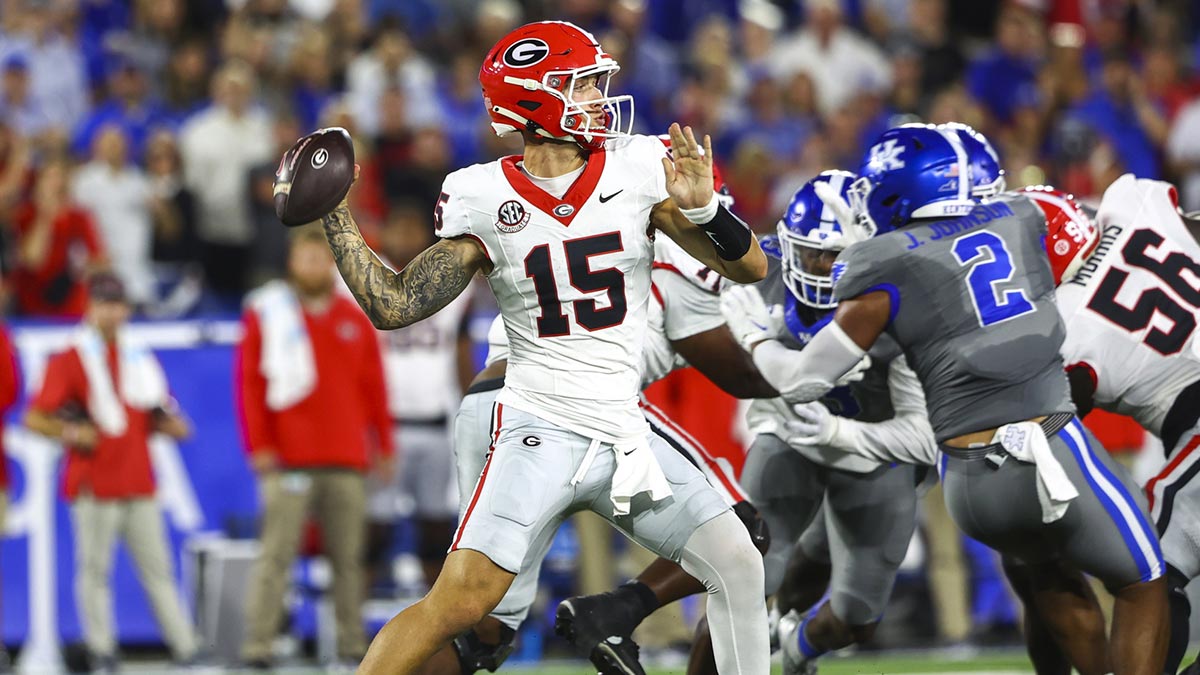 Georgia football quarterback Carson Beck (15) drops back to pass against the Kentucky Wildcats during the first quarter at Kroger Field.