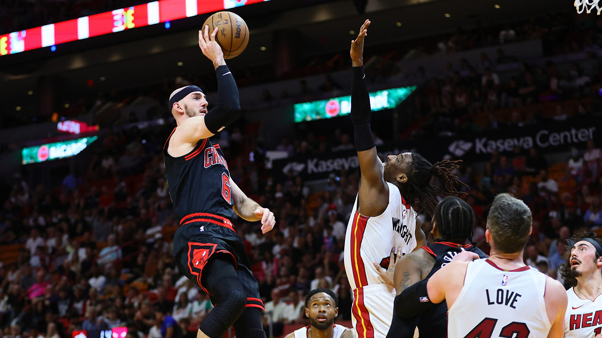 Chicago Bulls guard Alex Caruso (6) shoots the basketball over Miami Heat guard Delon Wright (4) in the first quarter during a play-in game of the 2024 NBA playoffs at Kaseya Center.