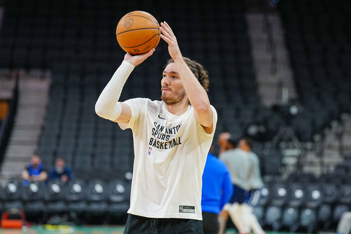 Spurs forward Cedi Osman (16) warms up before the game against the Dallas Mavericks at Frost Bank Center.