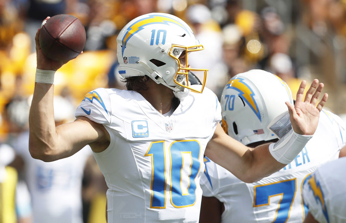 Chargers quarterback Justin Herbert (10) passes the ball against the Los Angeles Chargers during the first quarter at Acrisure Stadium