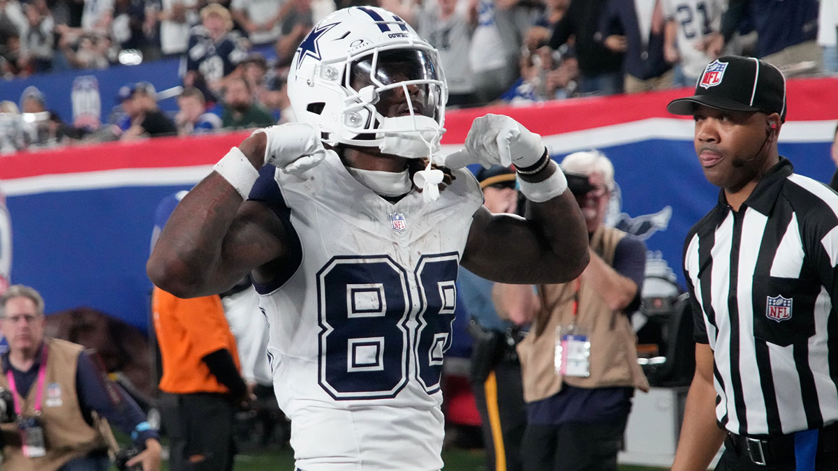 Dallas Cowboys wide receiver CeeDee Lamb (88) celebrates after a a touchdown against the Giants in the first half at MetLife Stadium.