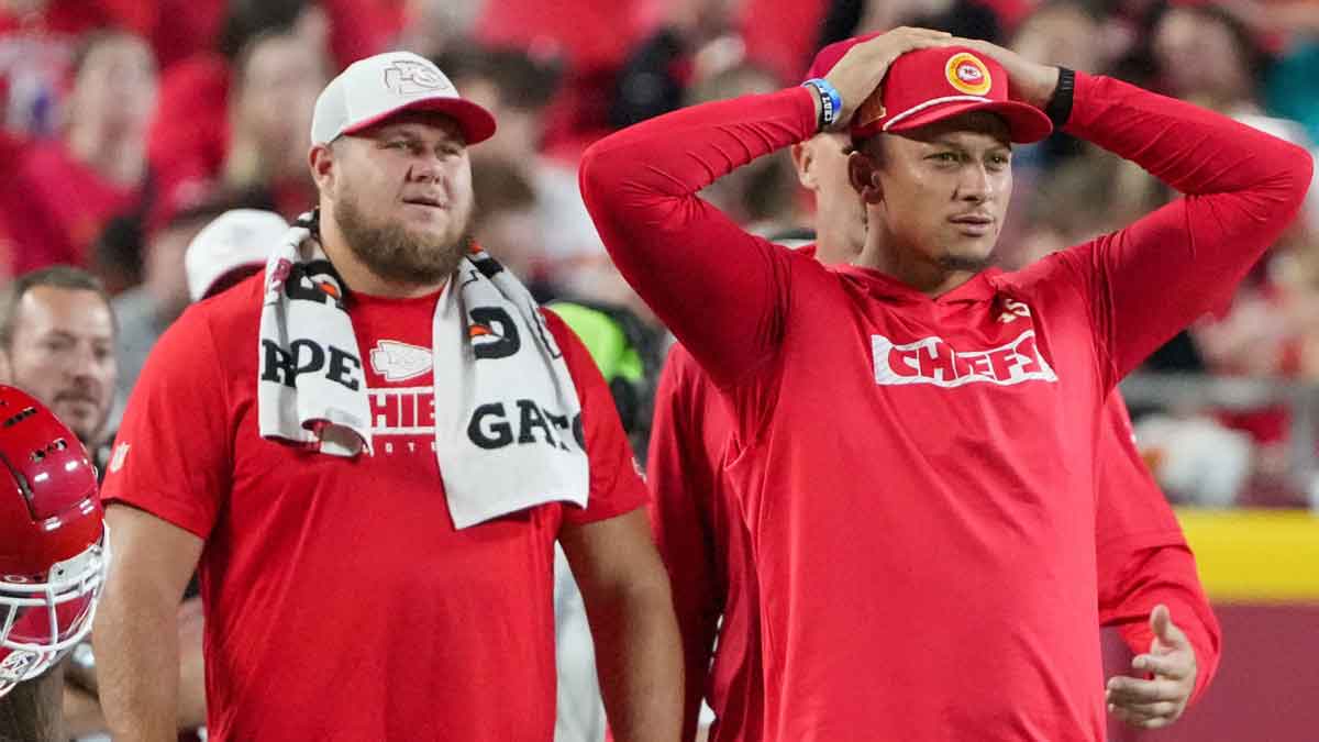Creed Humphrey standing next to Patrick Mahomes