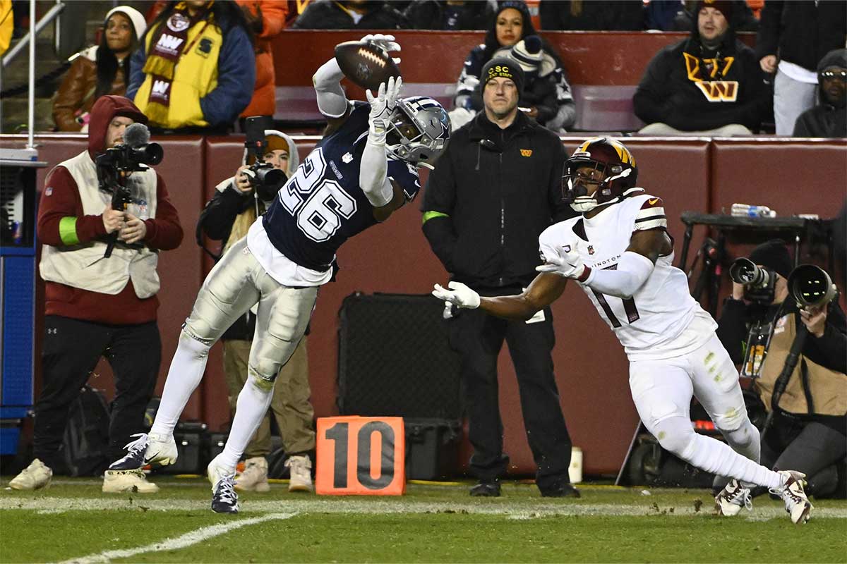 Dallas Cowboys cornerback DaRon Bland (26) intercepts a pass intended for Washington Commanders wide receiver Terry McLaurin (17) during the second half at FedExField. 