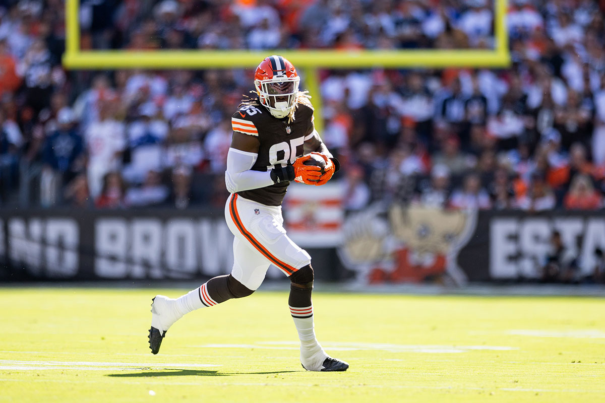 Cleveland Browns tight end David Njoku (85) runs the ball against the Dallas Cowboys during the first quarter at Huntington Bank Field.