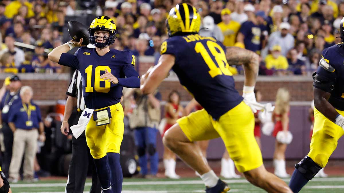 Michigan Wolverines quarterback Davis Warren (16) throws the ball against the Fresno State Bulldogs in the first half at Michigan Stadium.
