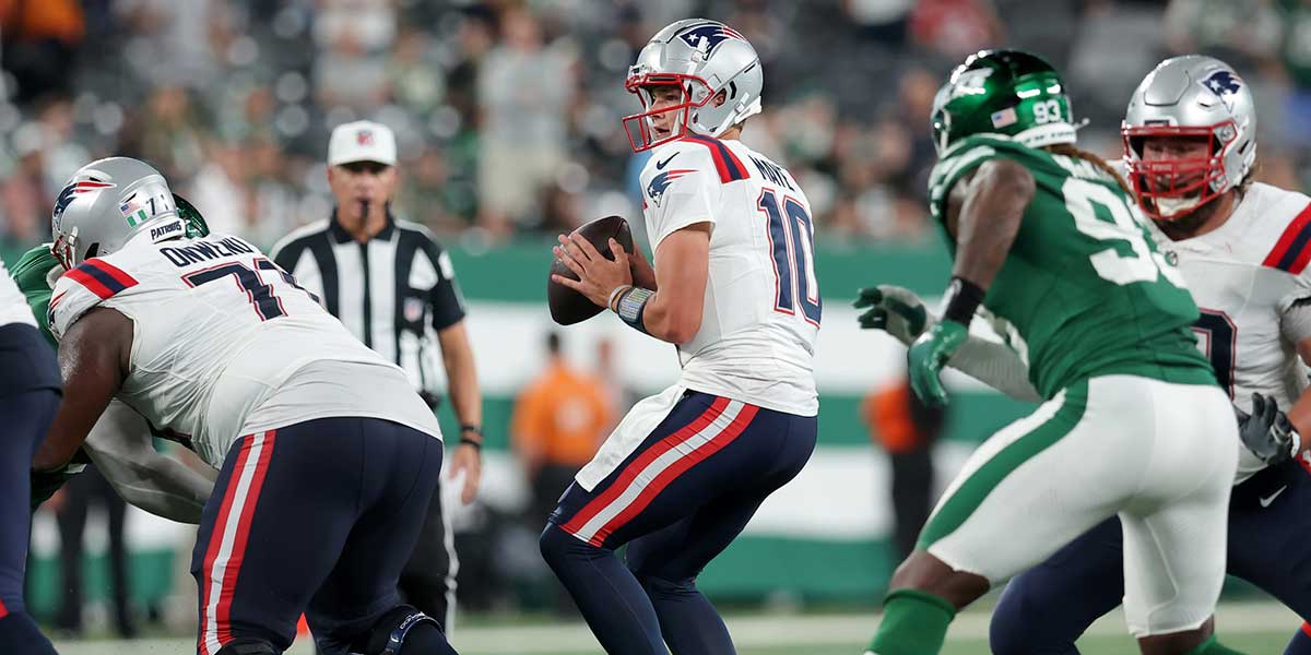 New England Patriots quarterback Drake Mays (10) looks to pass against the New York Jets during the fourth quarter at MetLife Stadium.