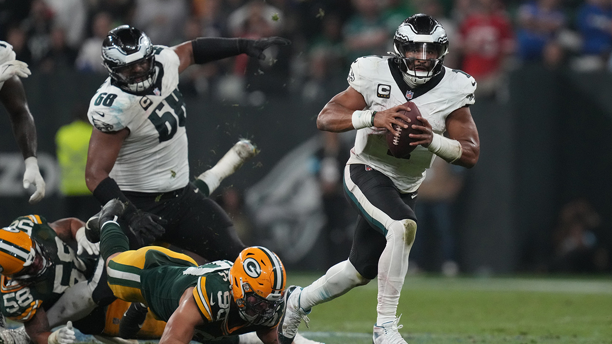 Philadelphia Eagles quarterback Jalen Hurts (1) runs during the second half against the Green Bay Packers at Neo Quimica Arena.