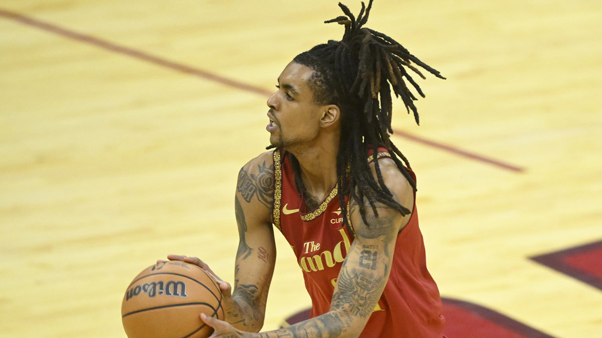 Cleveland Cavaliers forward Emoni Bates (21) shoots in the fourth quarter against the Brooklyn Nets at Rocket Mortgage FieldHouse.