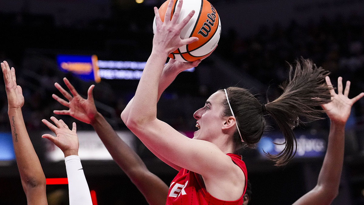 Indiana Fever guard Caitlin Clark (22) goes up for a shot Sunday, Sept. 8, 2024,