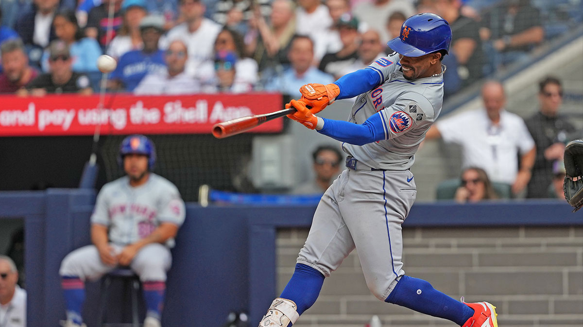 New York Mets shortstop Francisco Lindor (12) hits a home run against the Toronto Blue Jays during the ninth inning at Rogers Centre.