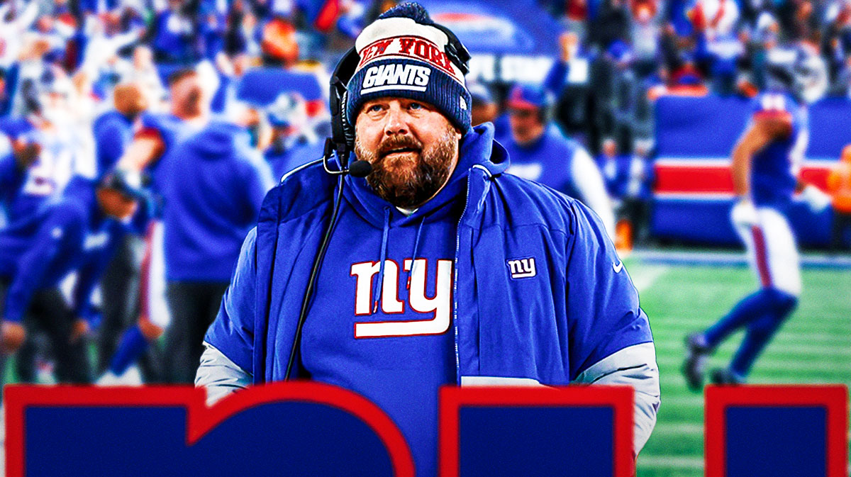 Brian Daboll standing on Giants sideline.