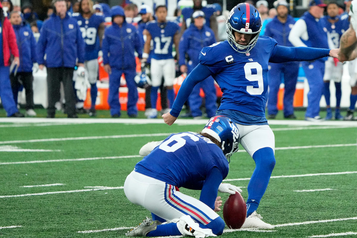 October 29, 2023; East Rutherford, NJ, USA; New York Giants place kicker Graham Gano (9) had trouble reaching the mark on Sunday.