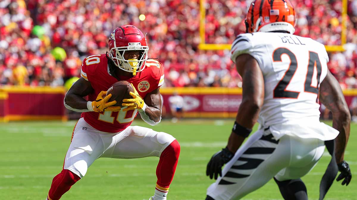 Kansas City Chiefs running back Isiah Pacheco (10) catches a pass against Cincinnati Bengals safety Vonn Bell (24) at GEHA Field at Arrowhead Stadium. 