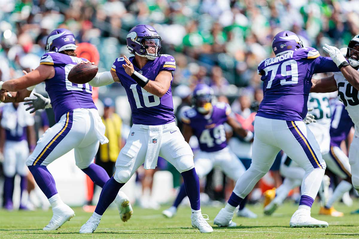 Seahawks sign ex Vikings QB