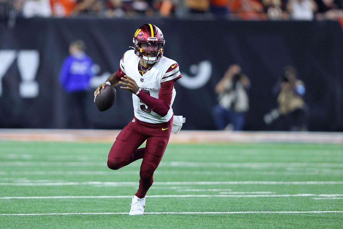 Washington Commanders quarterback Jayden Daniels (5) runs during the fourth quarter against the Cincinnati Bengals at Paycor Stadium.
